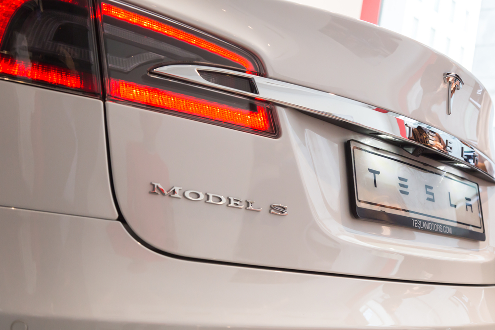Суд в Норвегии назначил Tesla штраф за снижение скорости зарядки батареи электромобиля