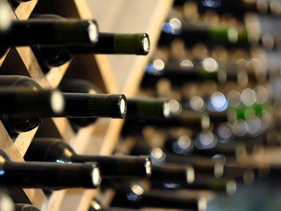 Продажи вина в России резко снизились на фоне роста цен