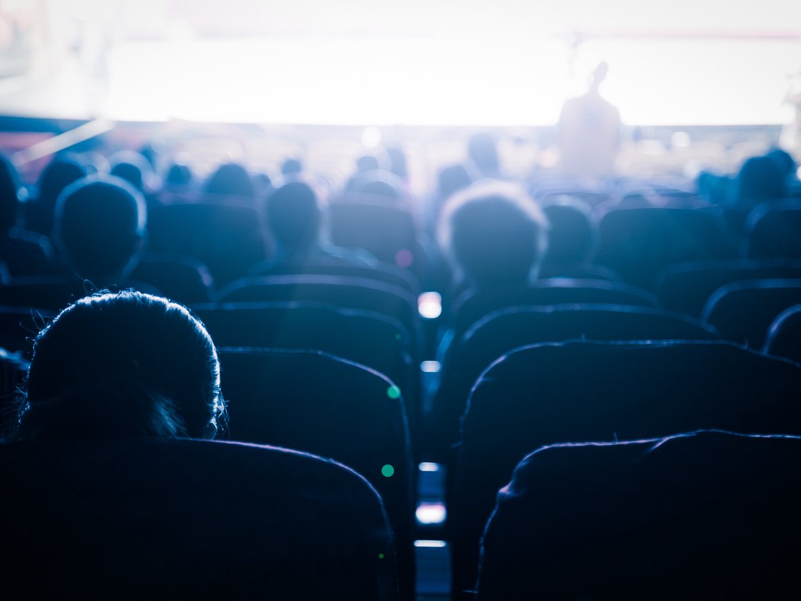 Банк ВТБ ведет переговоры о покупке контрольной доли киносети «Каро»