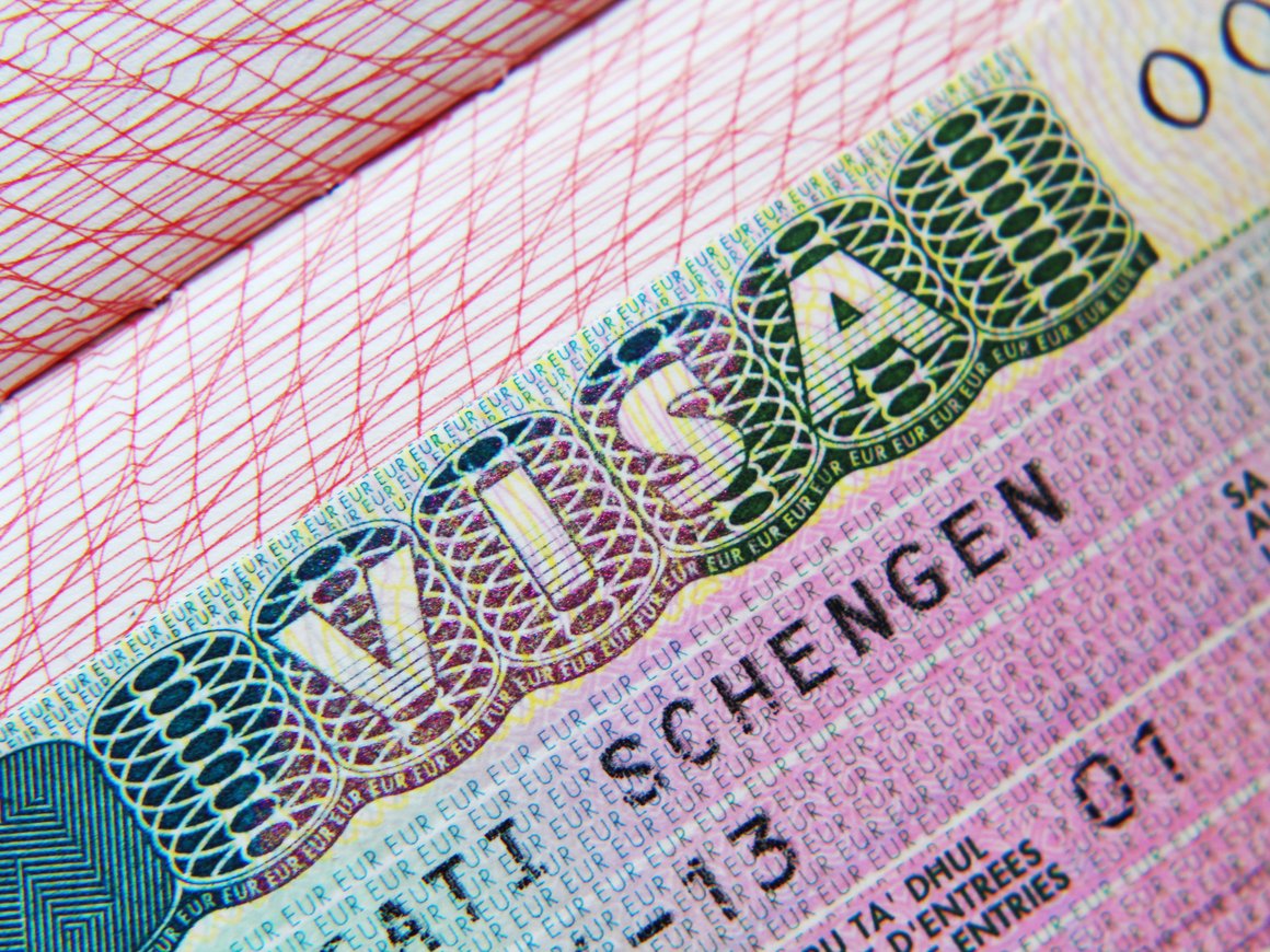 Латвия перестала принимать от россиян заявления на все типы виз