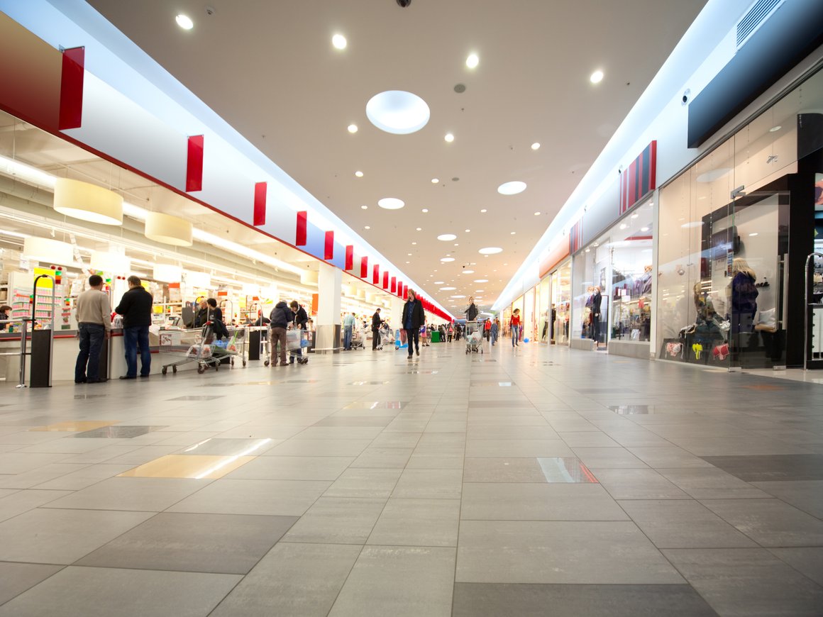 С начала 2022 года посещаемость ТЦ сократилась на 25%