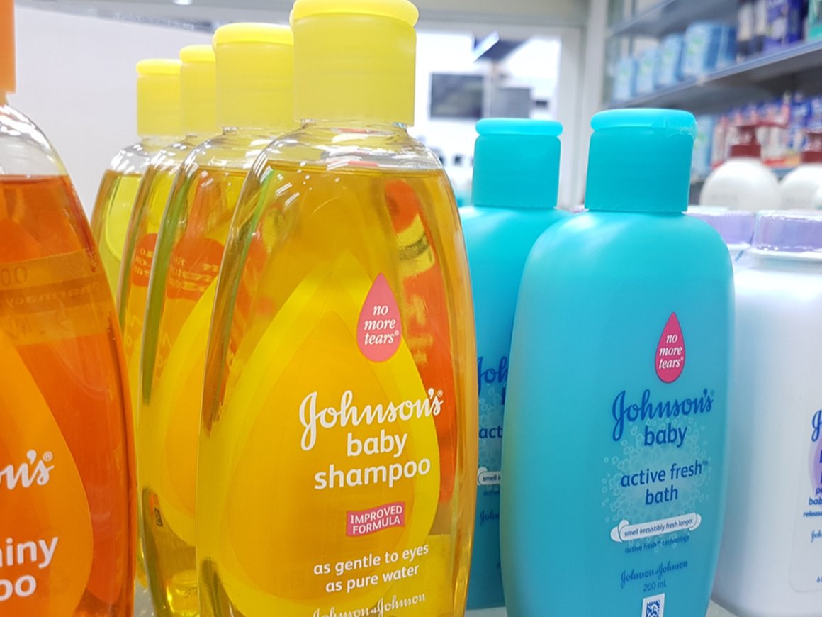 Johnson & Johnson приостановит поставки средств для личной гигиены в Россию