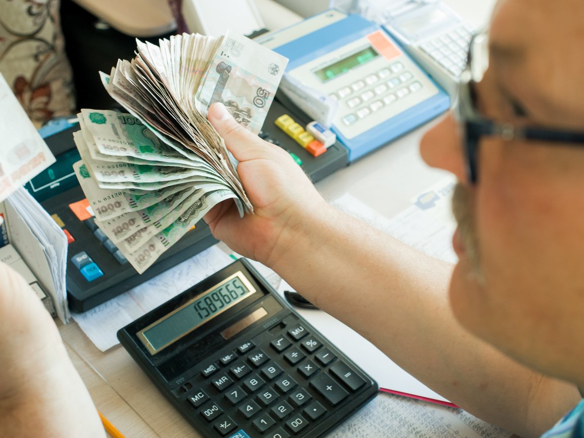 Эксперты назвали отрасли с наибольшим ростом зарплат