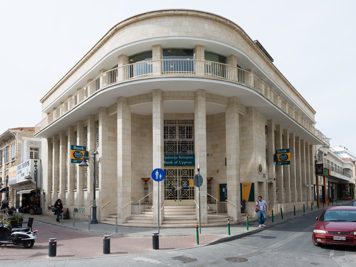 Крупнейший банк Кипра закроет счета 4 тыс. россиян