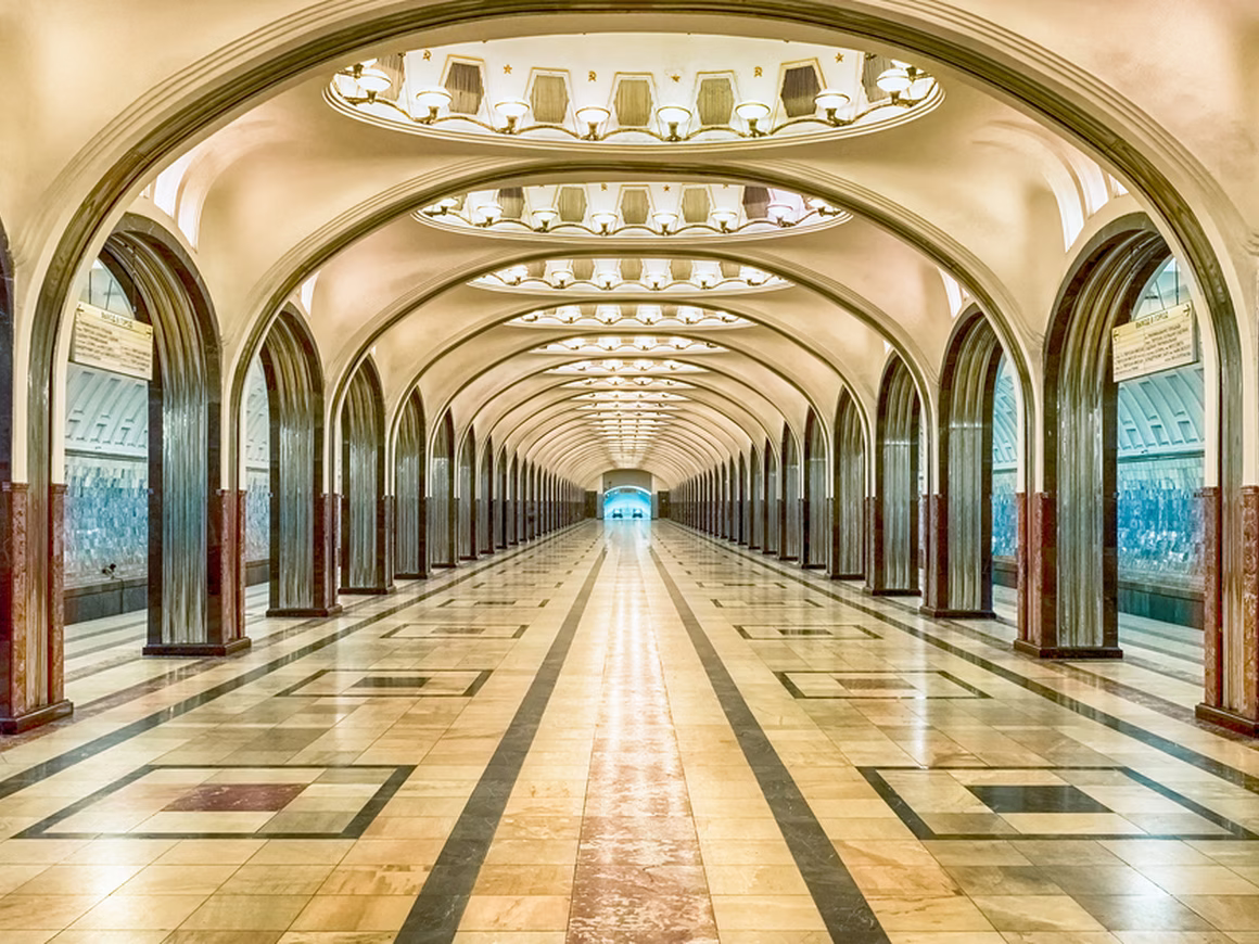 В московском метро запахло сакурой, пионами и орегано