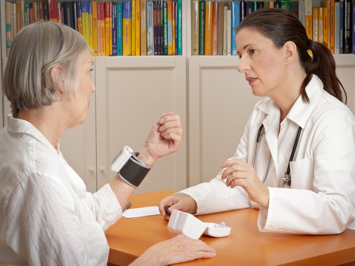 В России создали электронный браслет для отслеживания состояния пациента с COVID-19