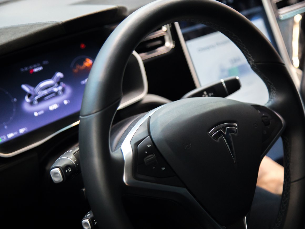 Tesla отзовет крупнейшую партию электромобилей из-за мелкого шрифта