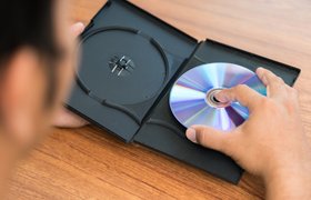 Почему два млн подписчиков все еще получают DVD от Netflix по почте