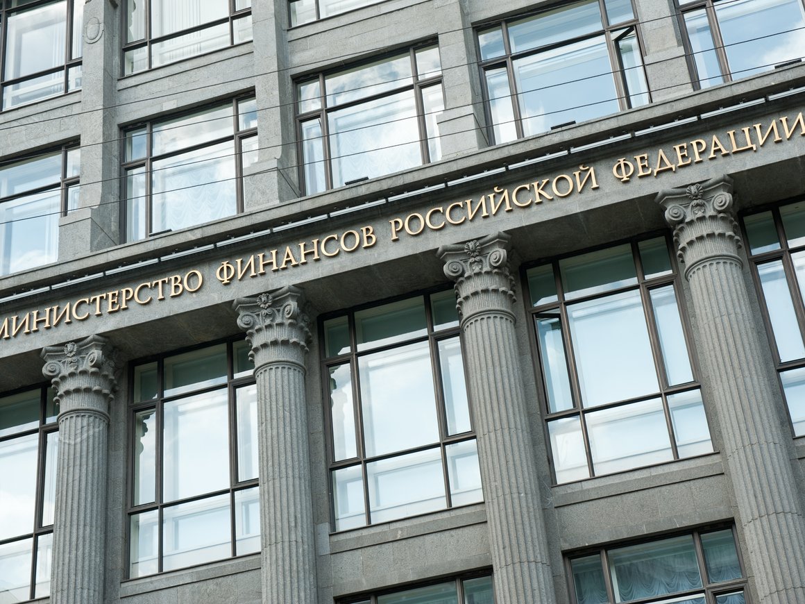 Российским компаниям разрешили переводить валюту на иностранные счета