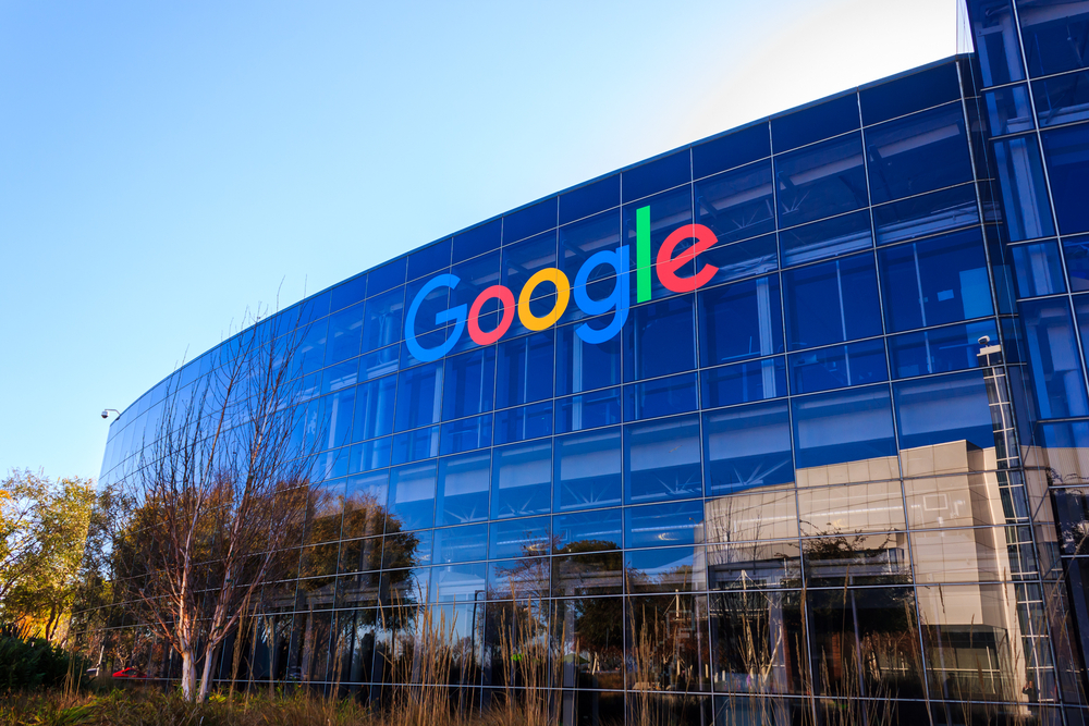 Сотрудники Google пожаловались на слежку в компании