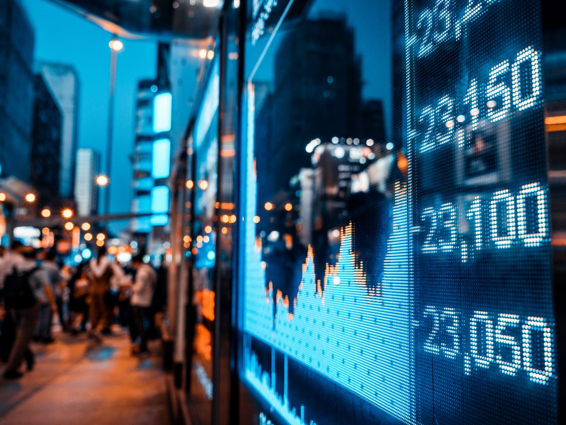 Мосбиржа начала обсуждать новые меры борьбы с аномальными скачками цен на акции