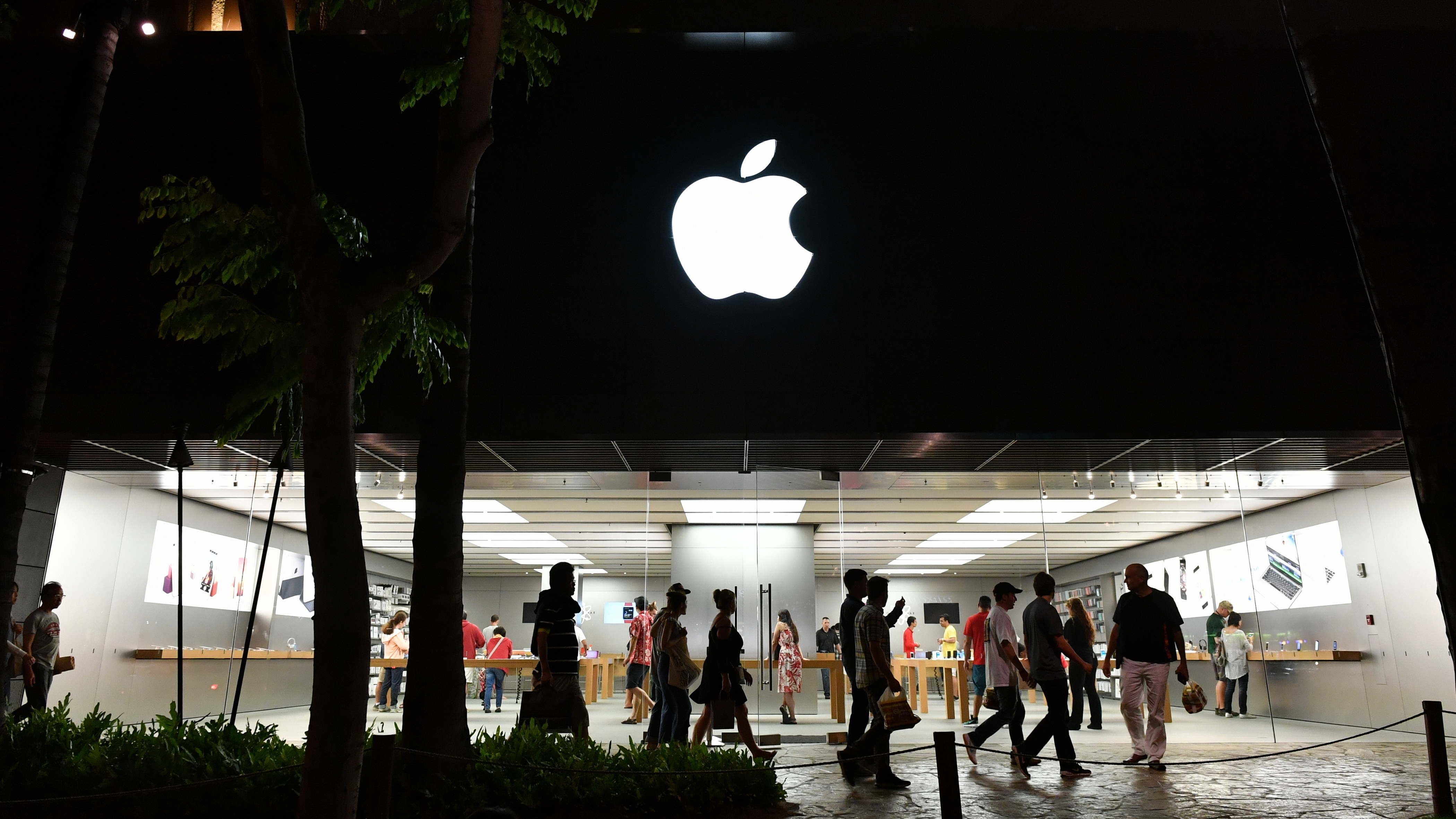 Сотрудники Apple написали письмо Тиму Куку против возвращения в офис