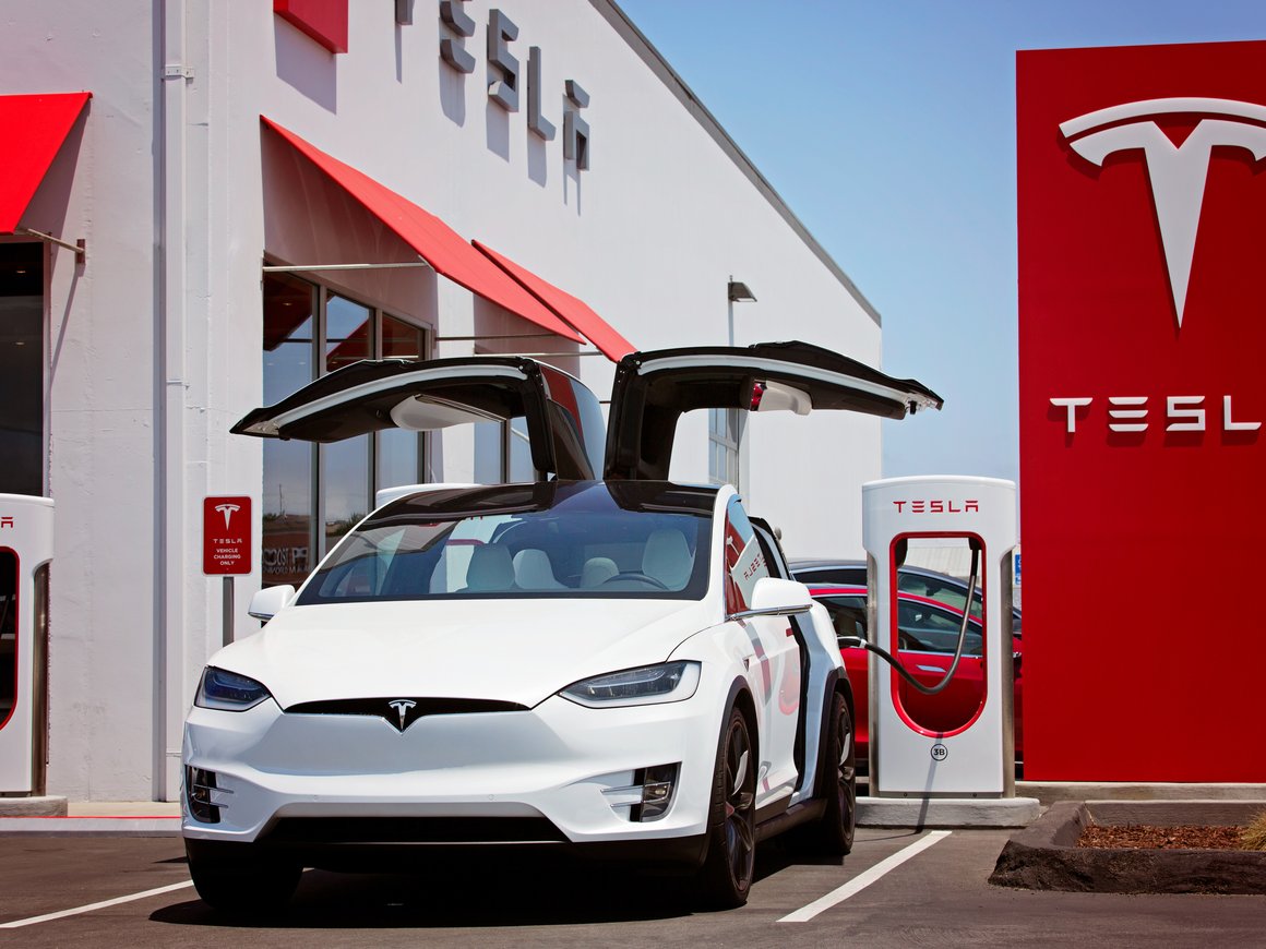Tesla обновила систему помощи водителю после нескольких лет анонсирования
