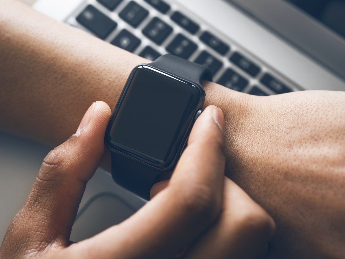 Эксперты рассказали, как киберпреступники могут завладеть личными данными владельцев смарт-часов