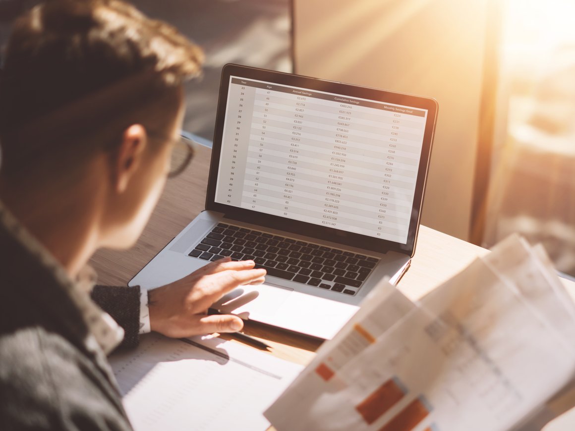 Бухгалтер в штат, на фриланс или на аутсорсе: что выбрать в 2022 году