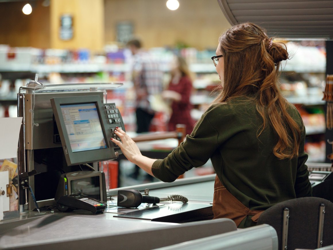 В России заработала система блокировки просроченных товаров на кассе