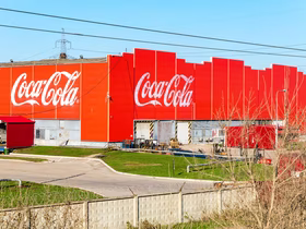 Российские заводы Coca-Cola запустили пилотный проект с «умными» очками Epson