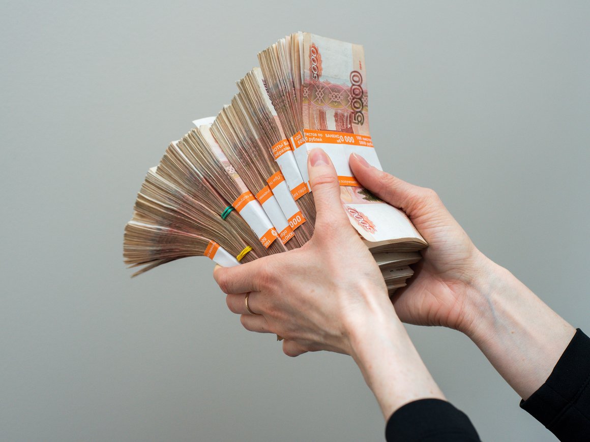 Россияне считают профессию политика самой переоцененной — исследование