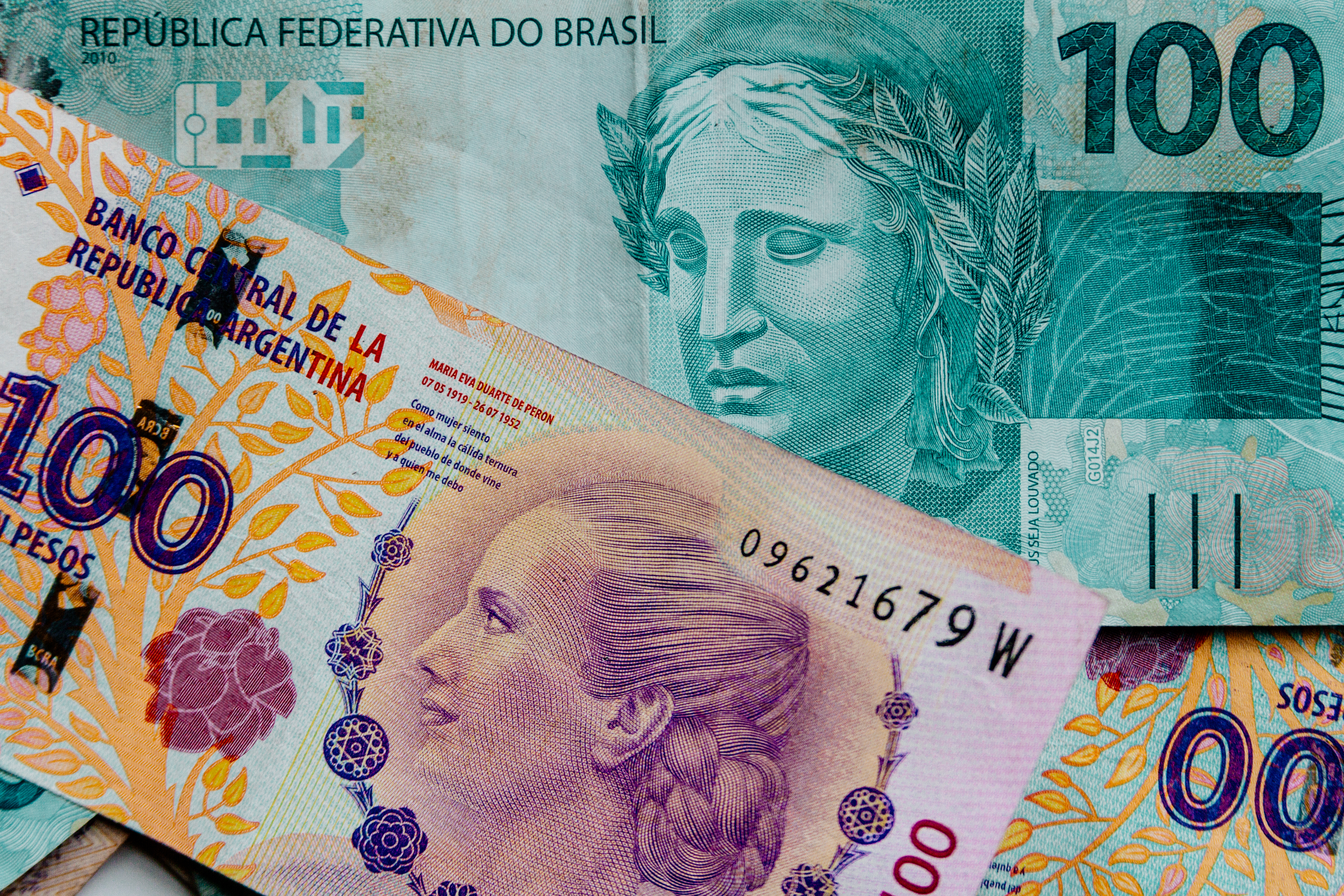 FT: Бразилия и Аргентина обсуждают создание общей валюты