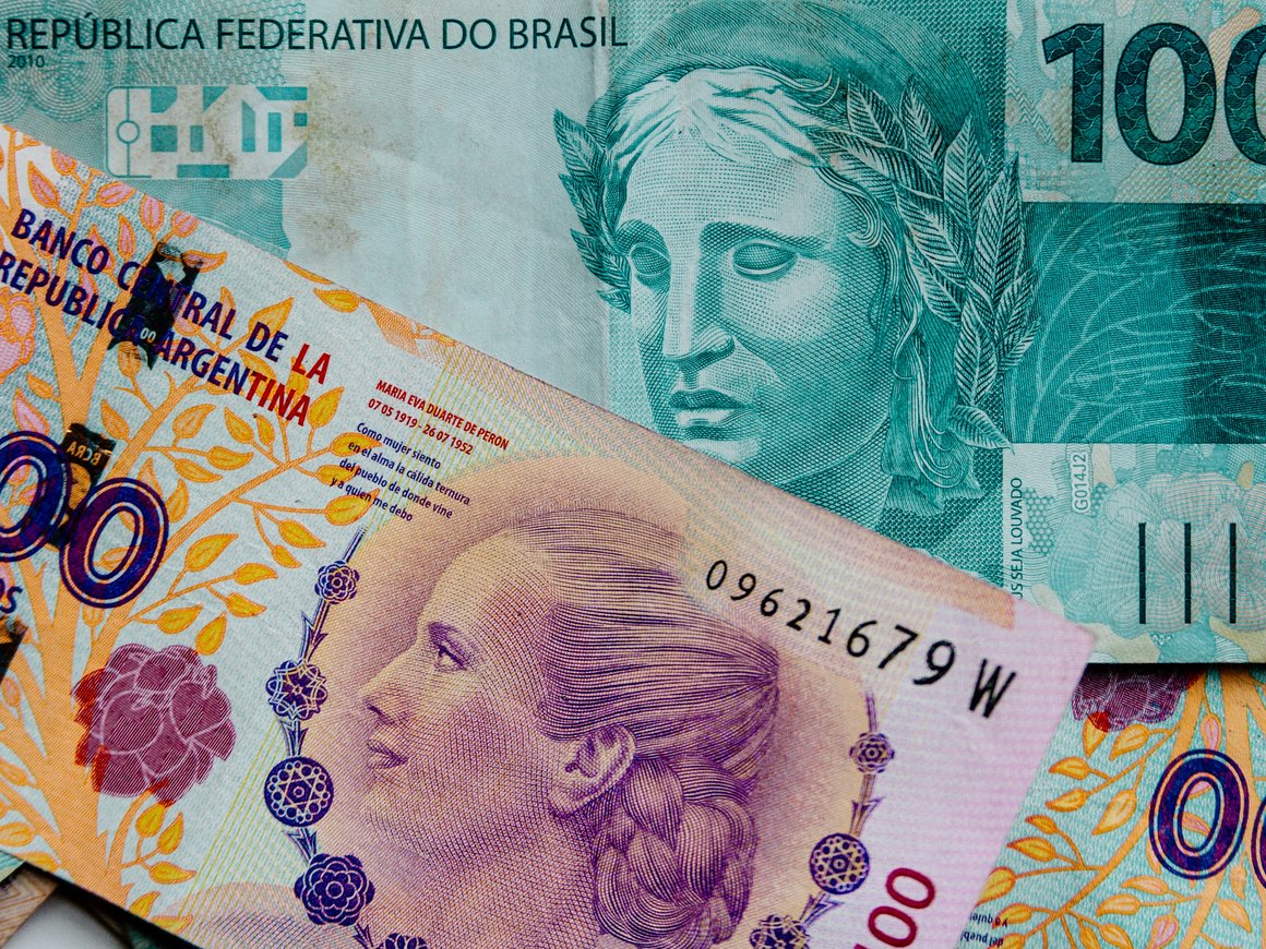 FT: Бразилия и Аргентина обсуждают создание общей валюты