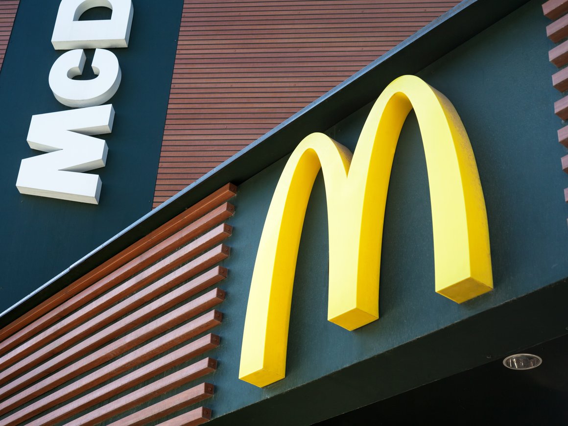 McDonald’s во Франции начал продавать водопроводную воду в картонных стаканах