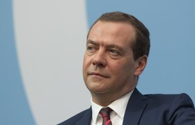Медведев: при запрете доллара и евро Россия может перейти на платежи в юанях
