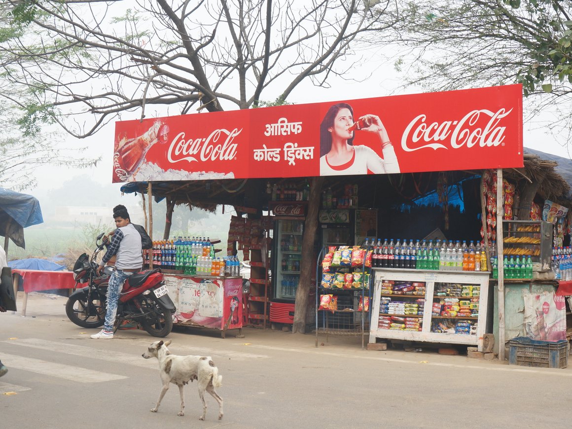 Индийский миллиардер Амбани планирует возродить конкурента Coca-Cola