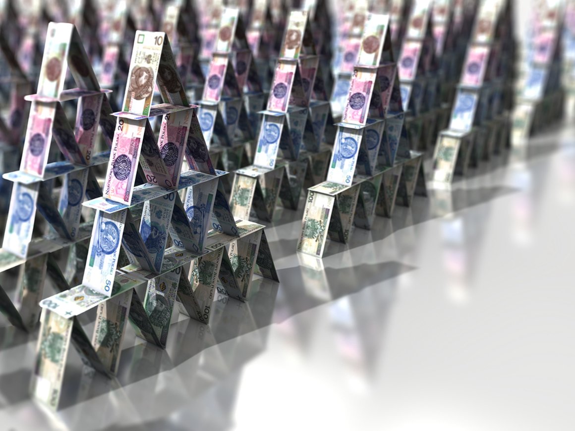 Завлекают в пирамиду биткоином: ЦБ назвал новые «инвестиционные игры» мошенников