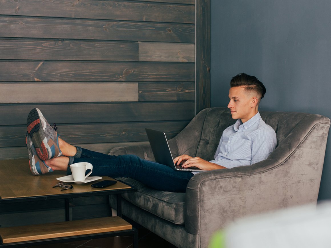 «С полудня до шести вечера все железно должны быть на связи». Как управлять удаленной командой из 20 человек