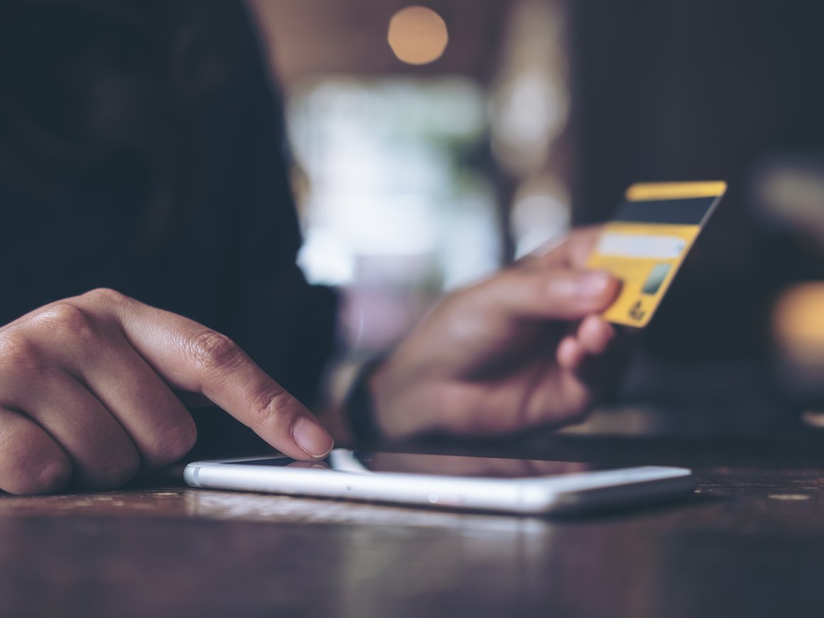 «Тратить не нужно»: Центробанк дал инструкцию на случай зачисления на карту неизвестного перевода