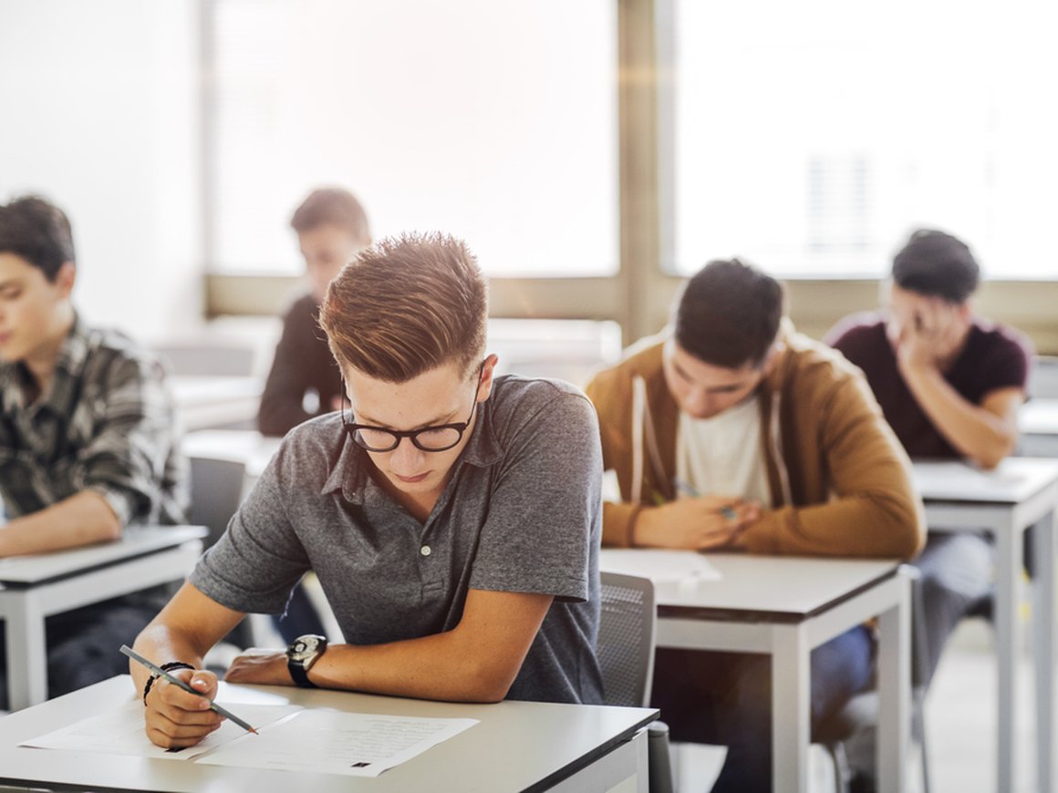 Рособрнадзор собирается контролировать нарушения на ЕГЭ с помощью нейросетей