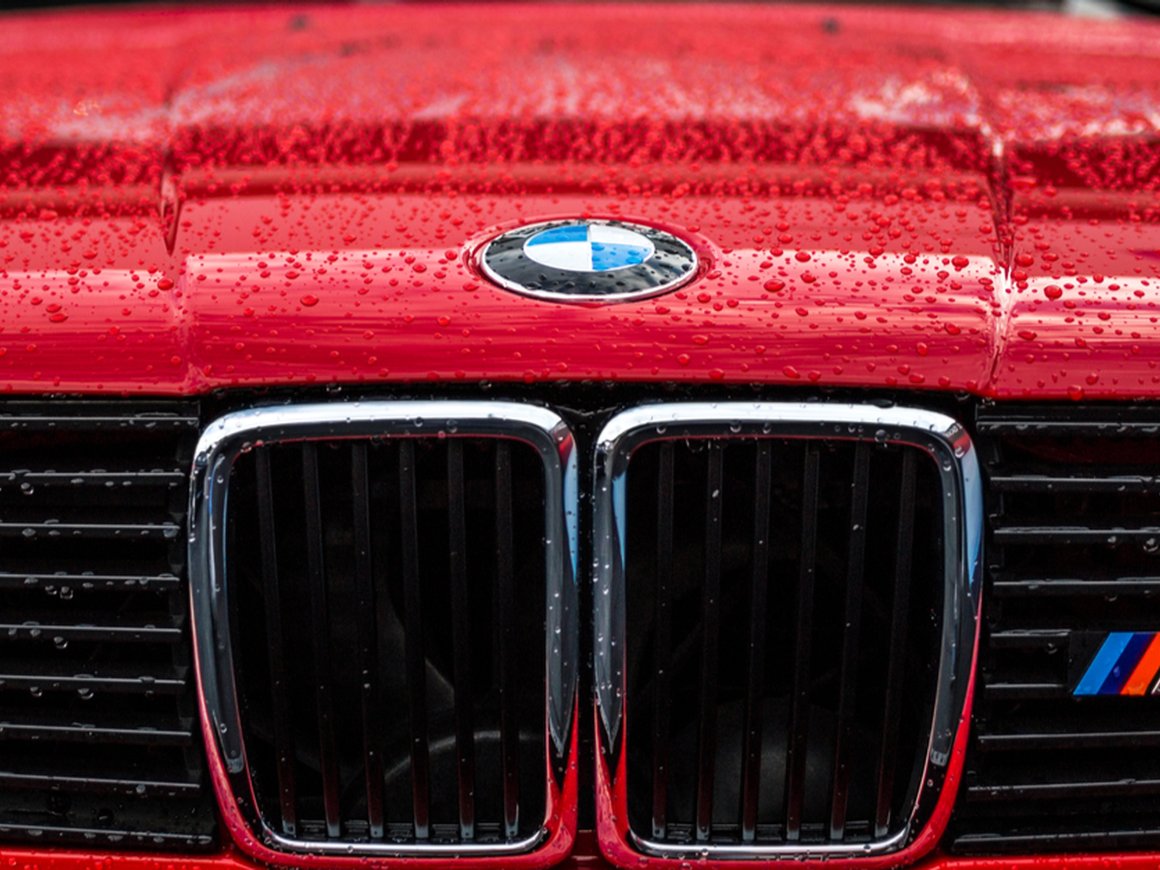 BMW вырвалась в лидеры по продажам автомобилей премиум-класса