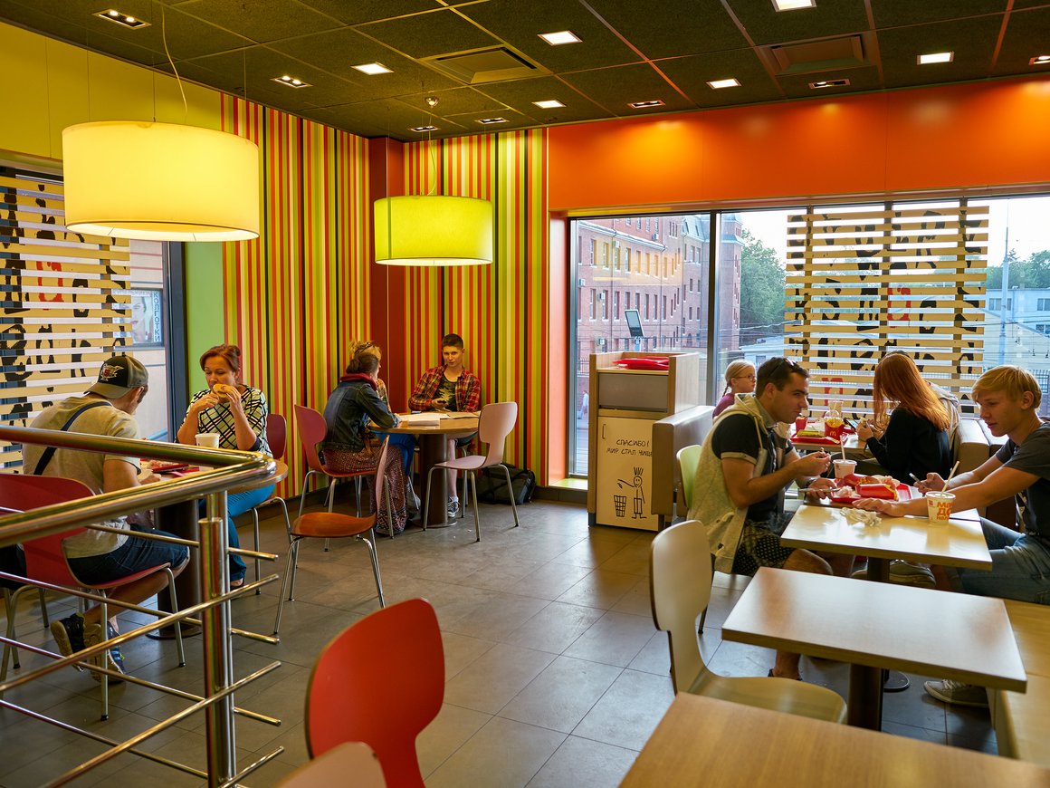 Посещаемость российского фастфуда почти вернулась к допандемийному уровню