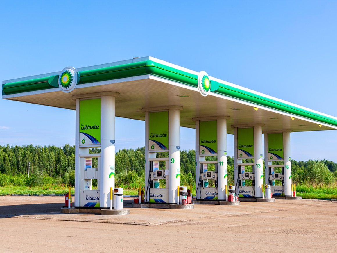 «Тинькофф» выпустил приложение для оплаты бензина из машины