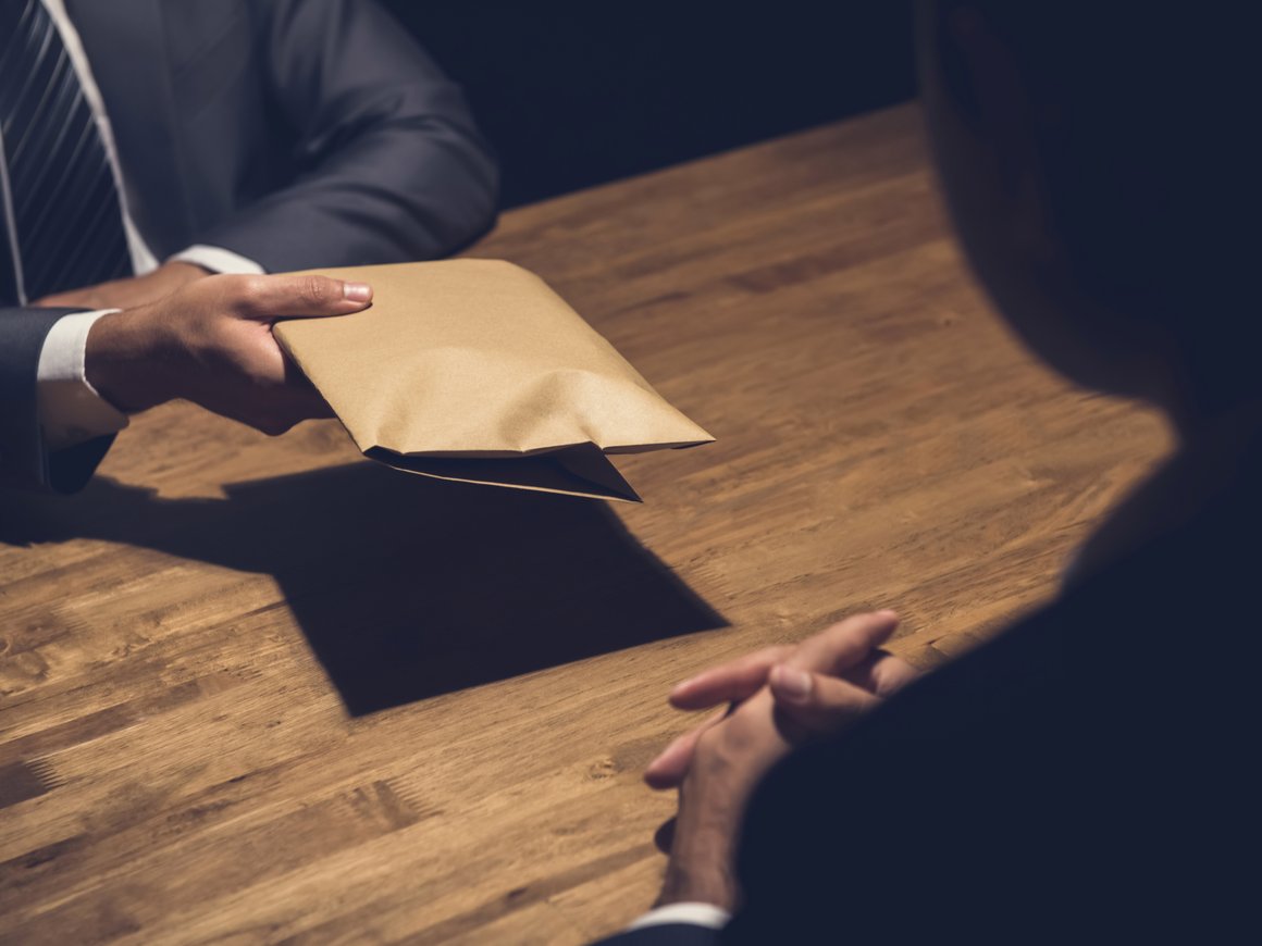 Представитель правительства в судах заявил о риске всплеска коррупции в России