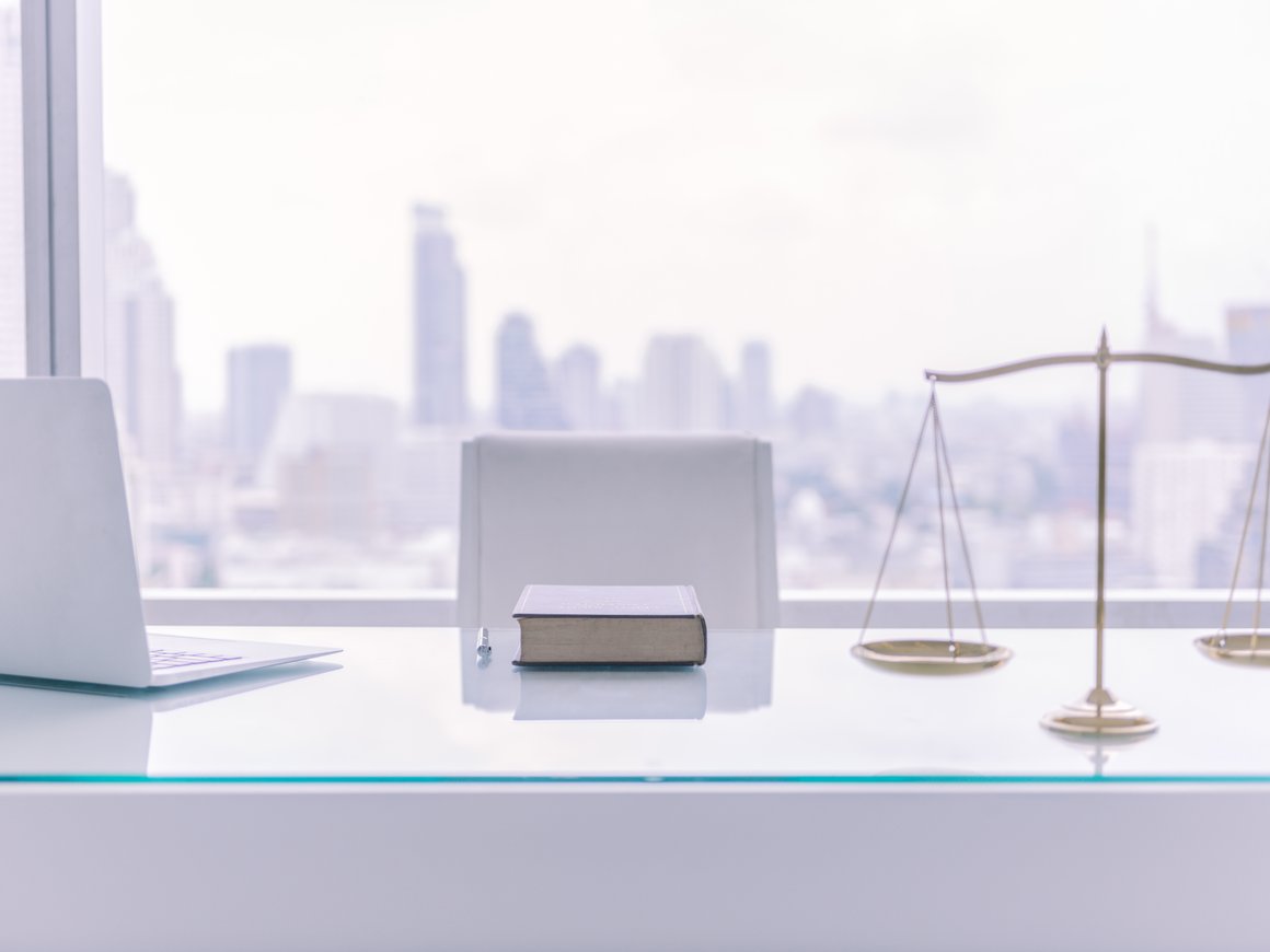 Иск Сбербанка к Euroclear Bank, визовые сборы для европейцев до $300: главные новости к утру 3 октября