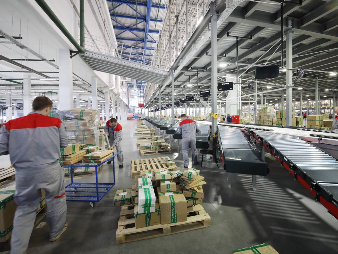 Ozon откроет сортировочный центр в Казахстане для отправки посылок в Россию