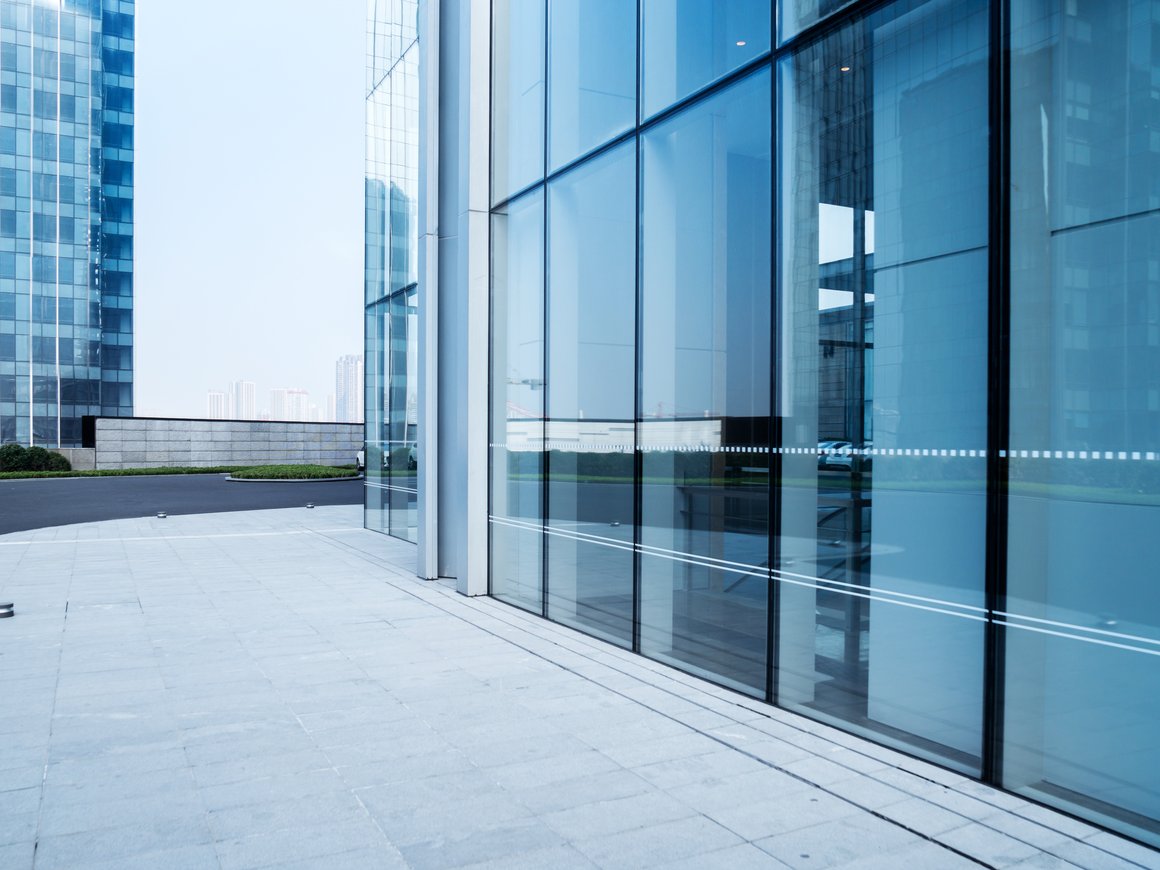 Raven Russia решила продать несколько бизнес-центров и складов в Москве и Петербурге