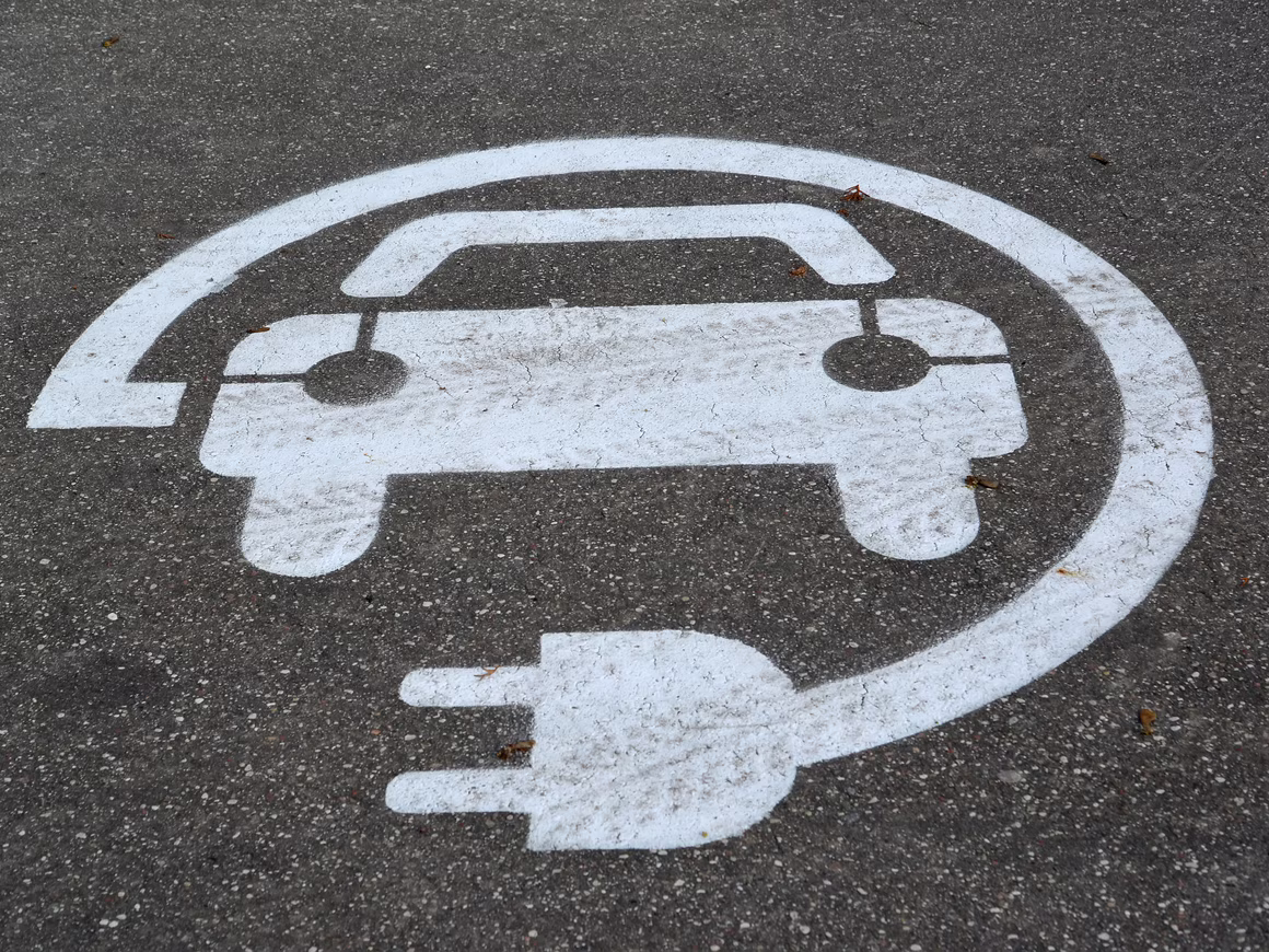 Девелоперов могут обязать устанавливать зарядки для электромобилей на этапе строительства домов