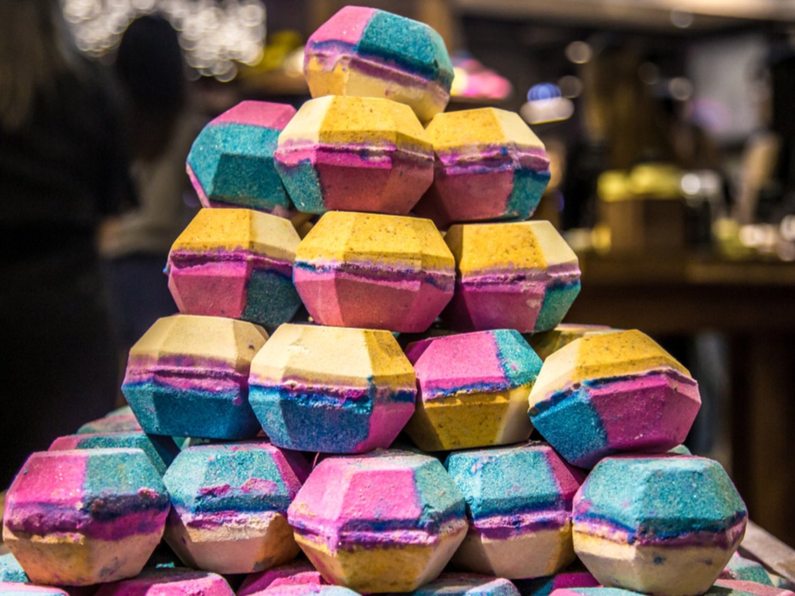 Британская сеть косметики Lush закроет часть магазинов в России и уволит 40% сотрудников — Forbes
