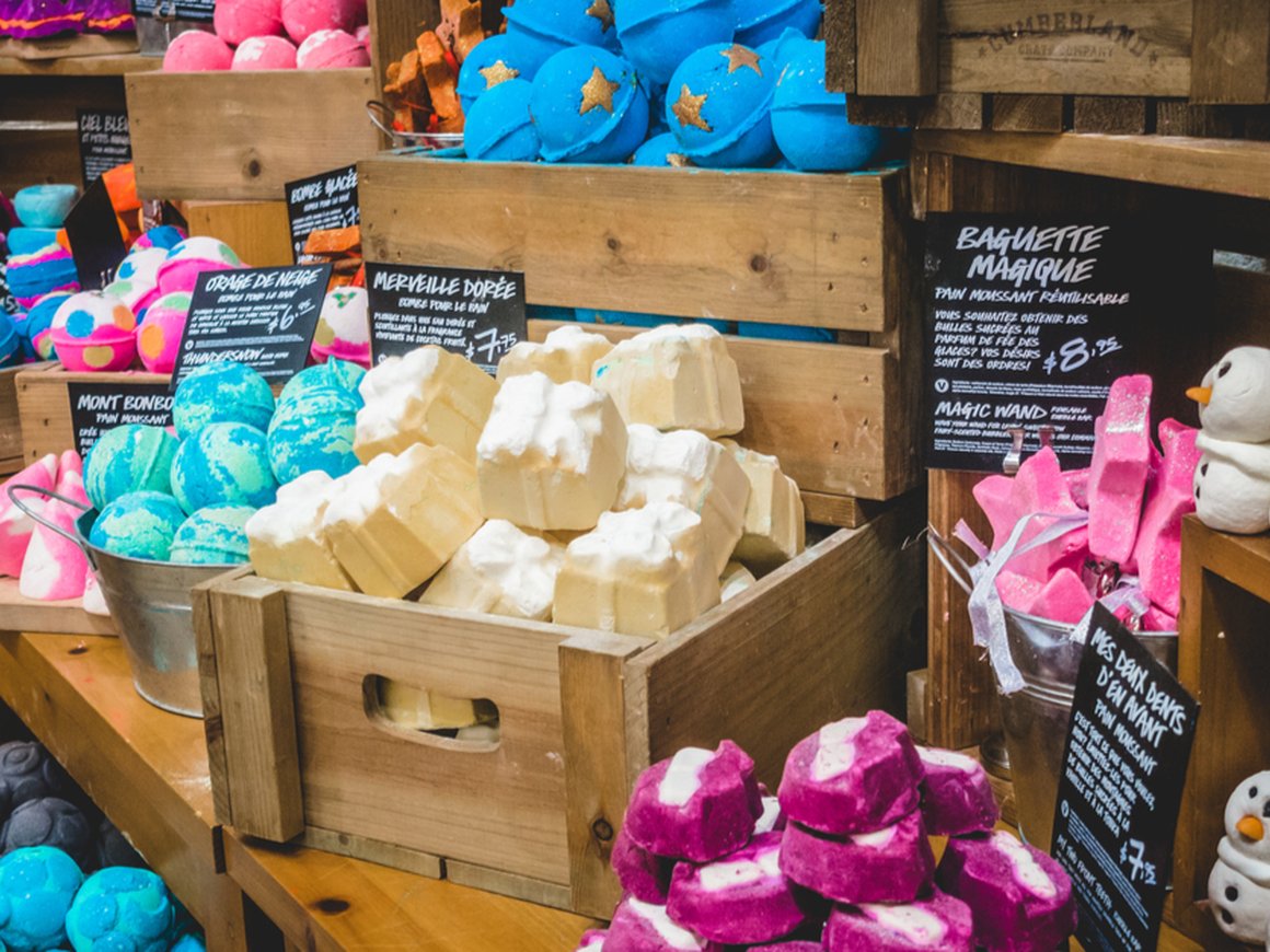 Британский производитель косметики Lush списал долю в российском бизнесе