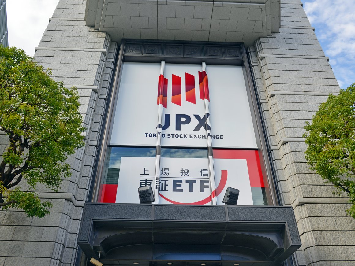 Индекс биржи Nikkei 225 во второй раз с начала года превысил отметку в 30 тыс. пунктов