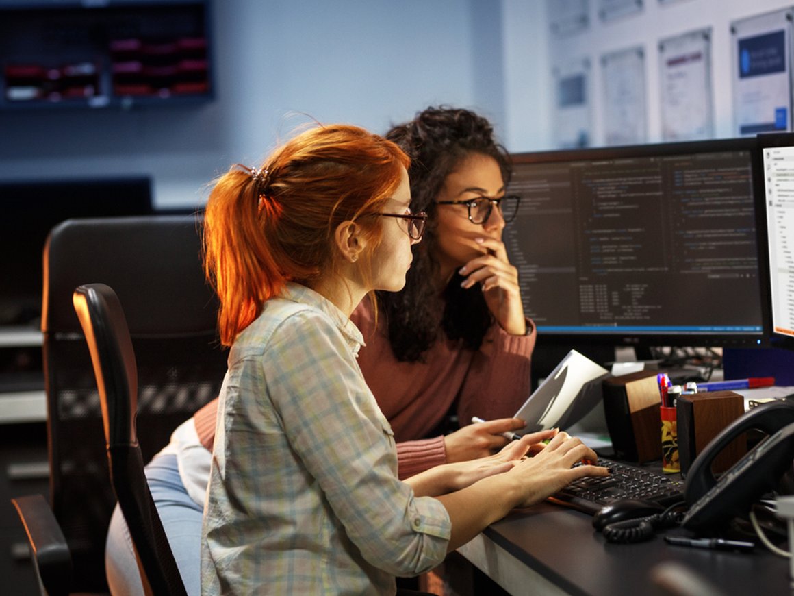 «Пока другие студенты учились писать код, я с легкостью сдавала зачеты». Зачем идти на IT-курсы для школьников при вузах