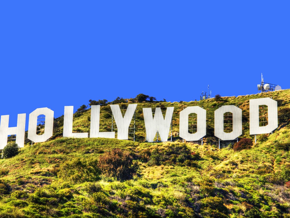 Голливудские сценаристы объявили крупнейшую за последние годы забастовку