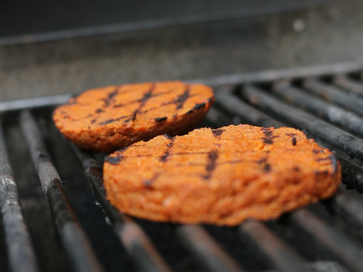 Владелец «Слободы» вложил 100 млн рублей в производство котлет на растительной основе