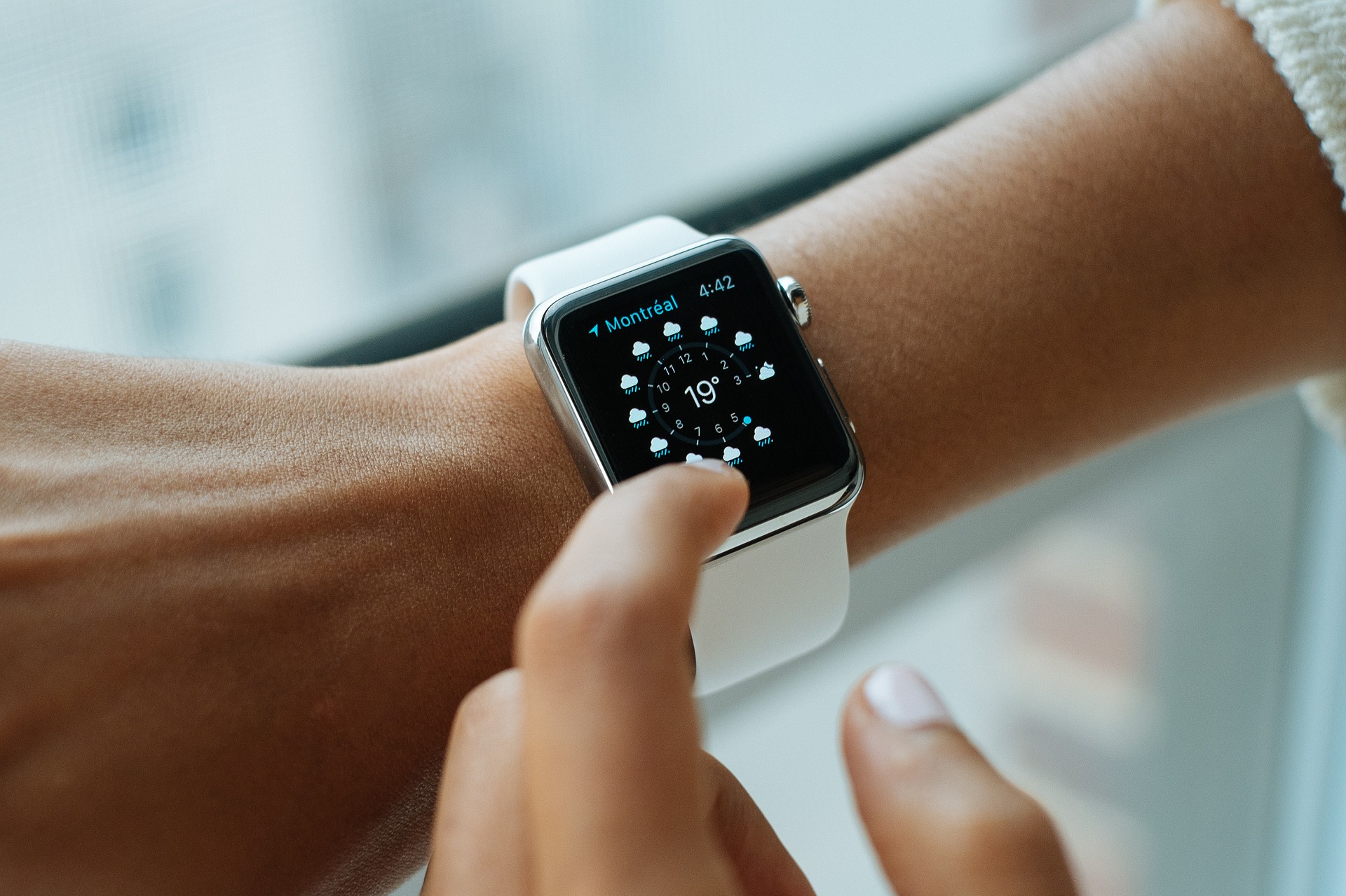 Apple запатентовала ремешок для часов, который узнает владельца по запястью