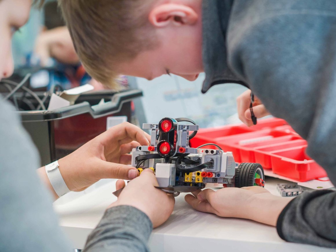 11 школ, где детей научат собирать и программировать роботов