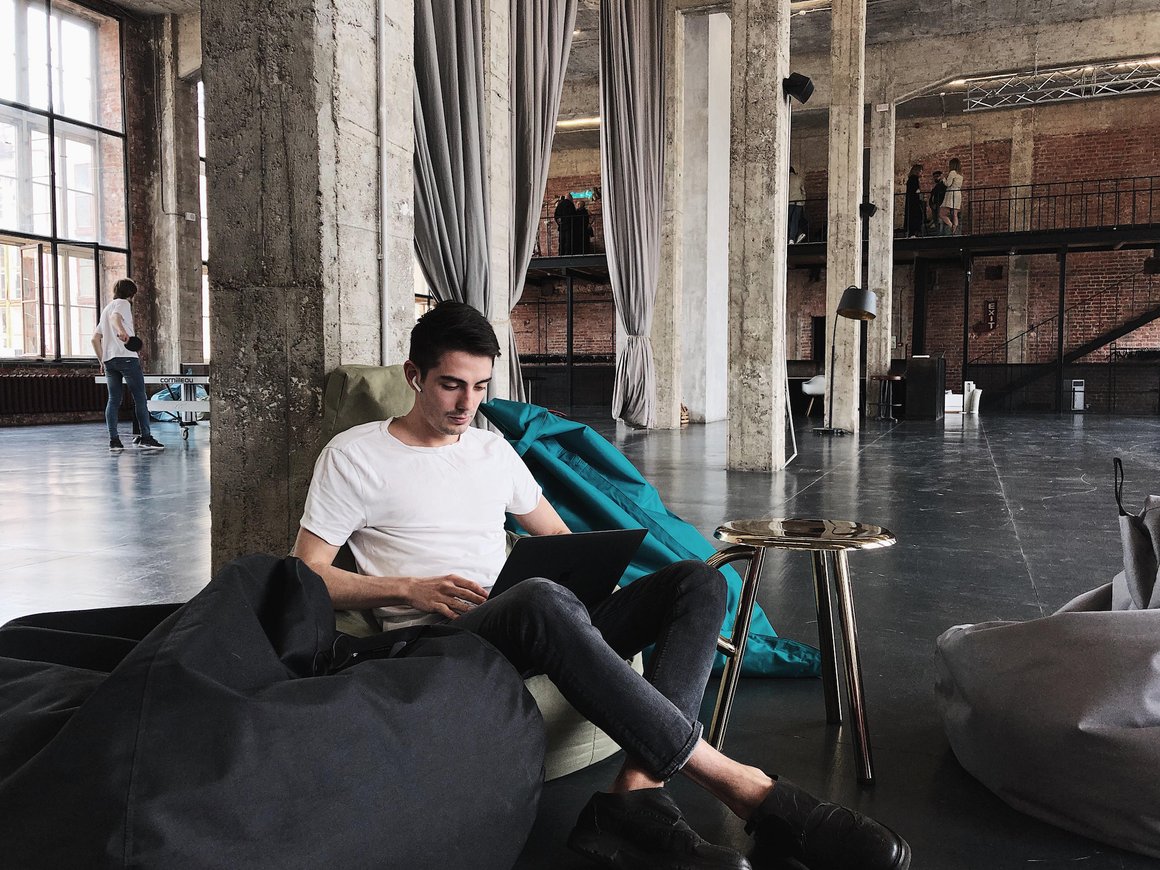 «Жалею, что не начал бизнес на первом курсе». Как Ким Санжиев в 23 года основал fashion-стартап