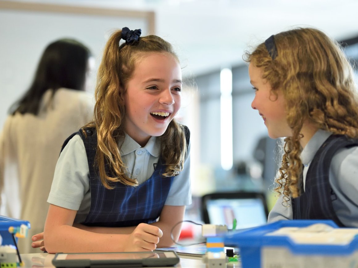 Почти 90% учителей используют соцсети и мессенджеры для работы – исследование