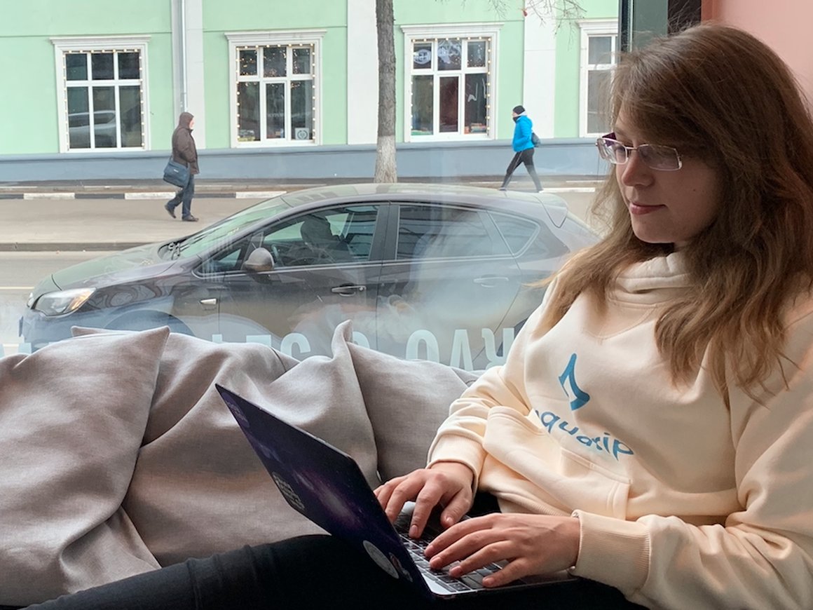 «Всегда говорю – не надо столько работать, как я». Как Анастасия Суркова в 25 лет превратилась из SMM-менеджера в COO LinguaTrip